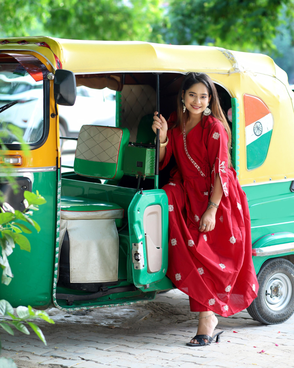 TANRAAYA Maroon V neck Kurti  Pant Set with Floral Dupatta - Image 4