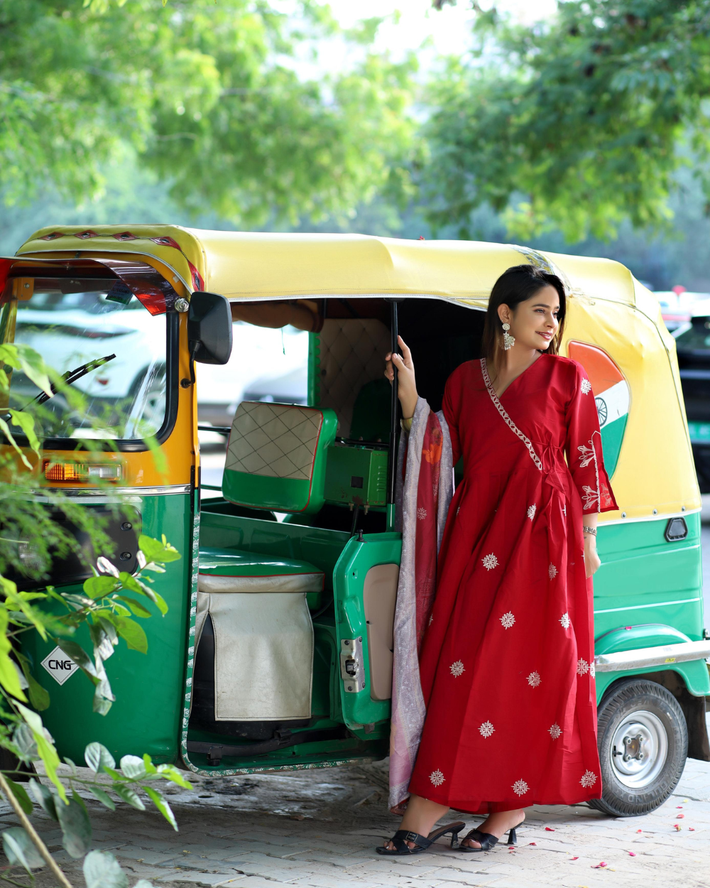 TANRAAYA Maroon V neck Kurti  Pant Set with Floral Dupatta - Image 3