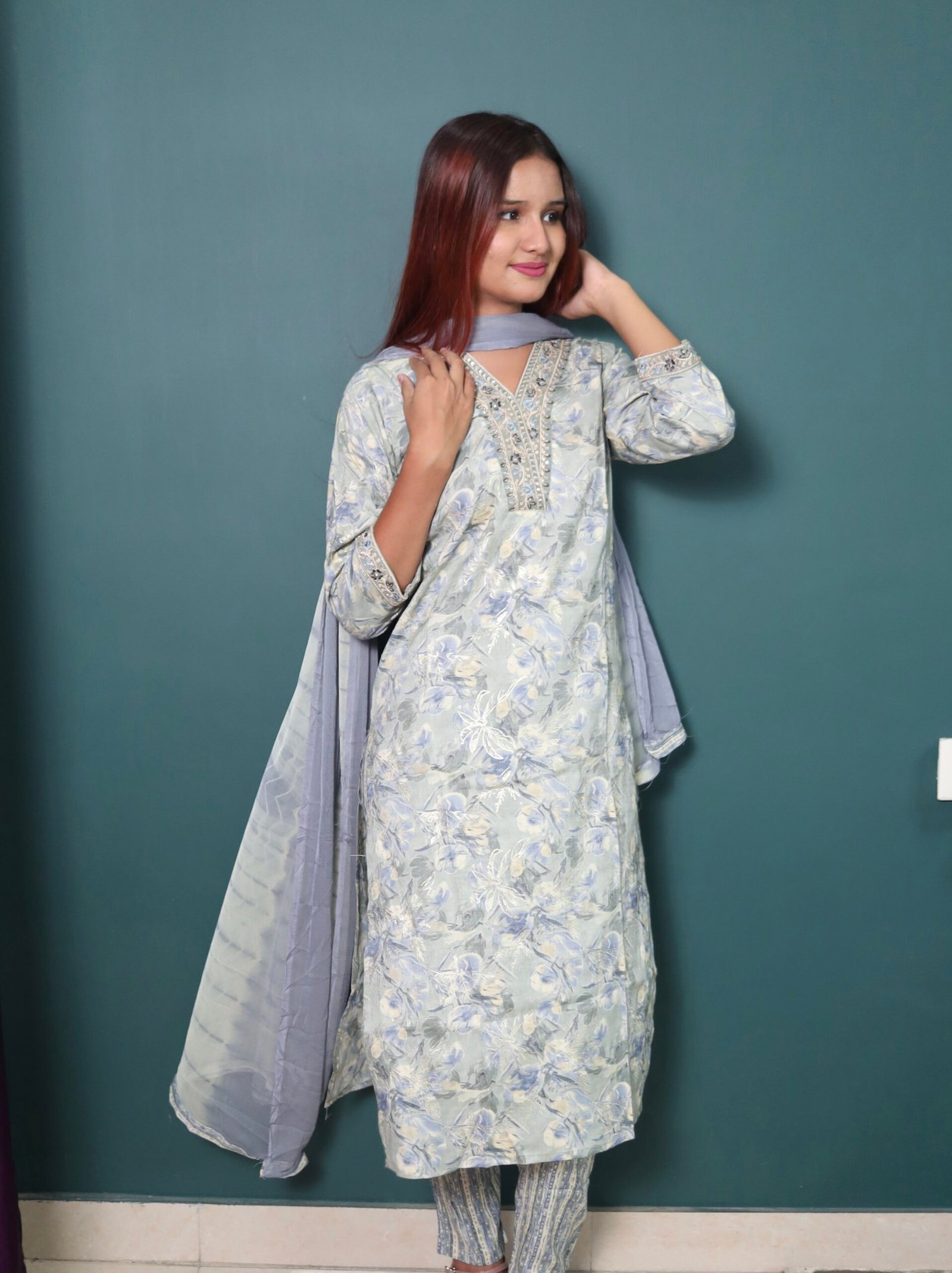 TANRAAYA Printed Kurta Set with V-Neck