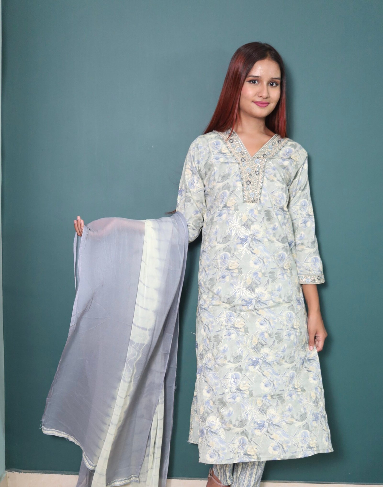 TANRAAYA Printed Kurta Set with V-Neck - Image 2